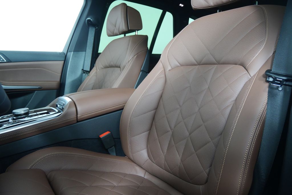 Thumbnail: 2026 BMW X5 - 11