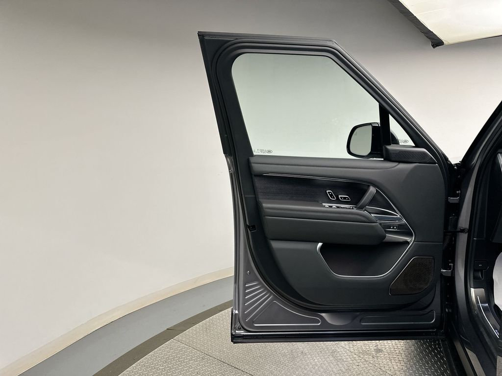 Thumbnail: 2025 Land Rover Range Rover - 14