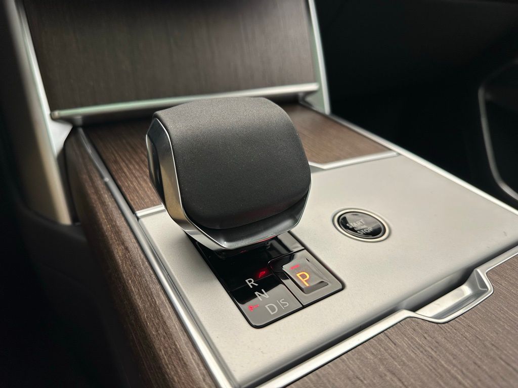 Thumbnail: 2025 Land Rover Range Rover - 12