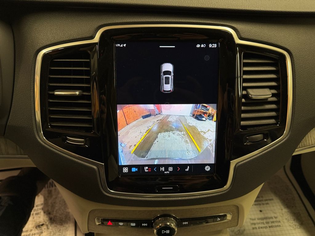 2024 Volvo XC90 B6 Plus Bright Theme photo