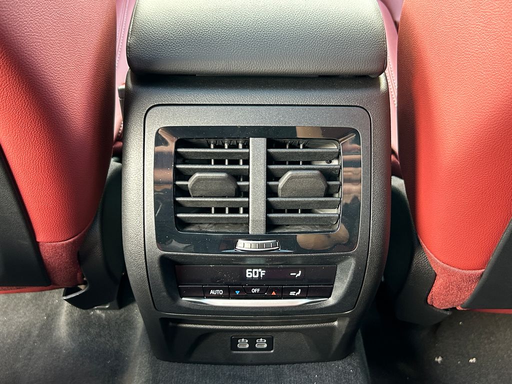 Thumbnail: 2025 BMW X4 - 32