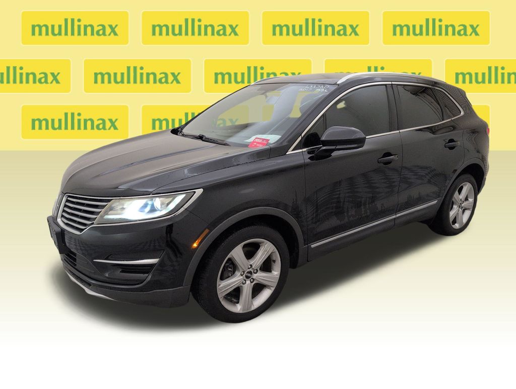 Used 2017 Black Lincoln Premiere image 10