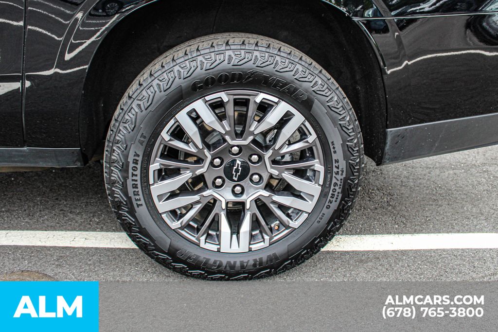 Used 2025 Black Chevrolet Z71 image 15