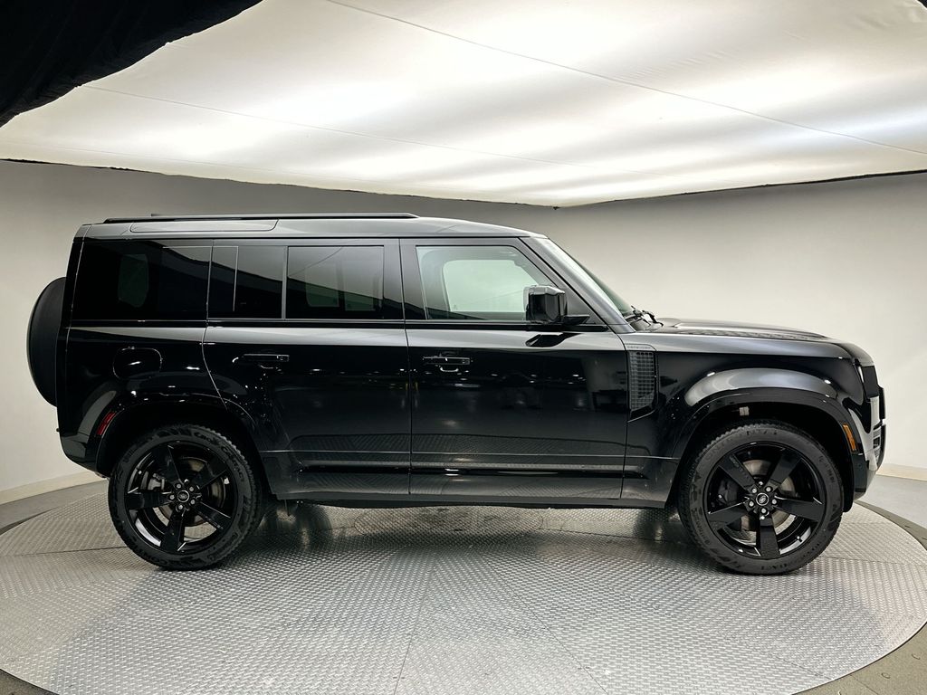 2025 Land Rover Defender 110 4
