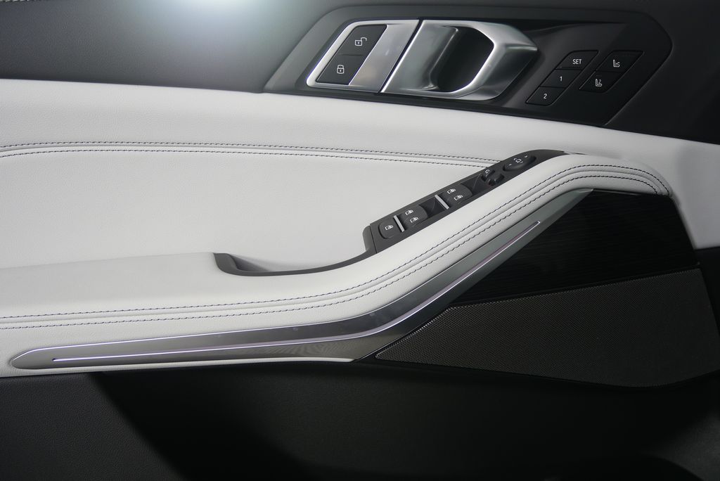 Thumbnail: 2026 BMW X5 - 9