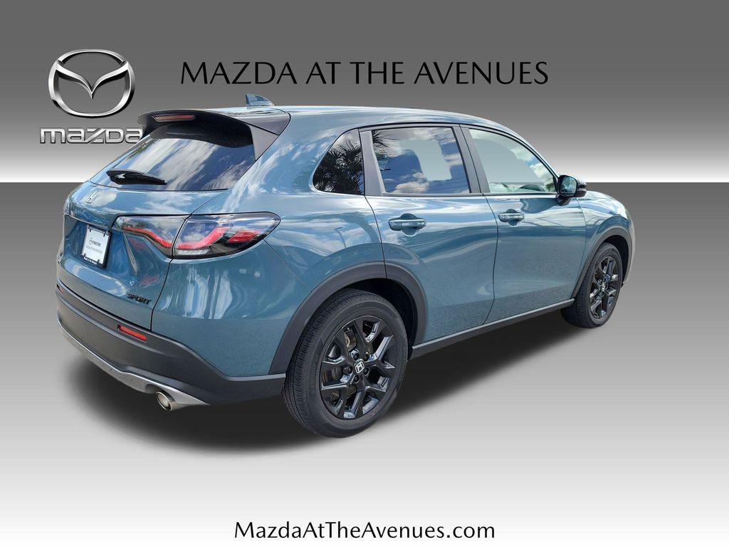 View vehicle photo 4