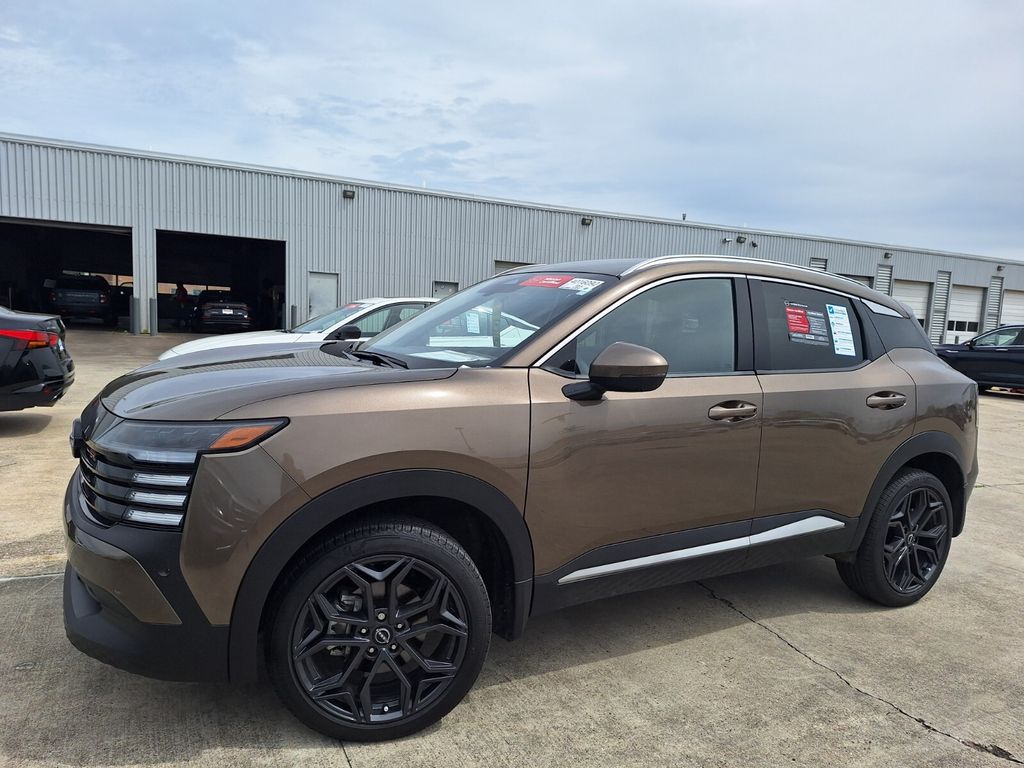 2025 Nissan Kicks SR FWD