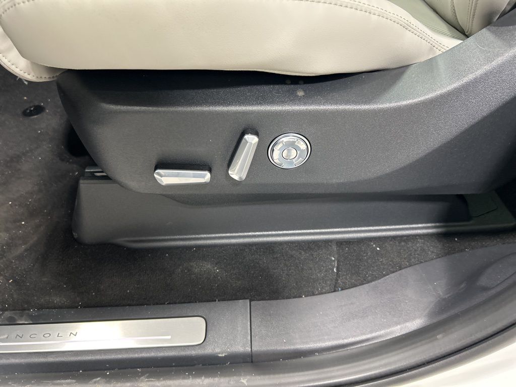 new 2026 Lincoln Navigator car, priced at $106,480