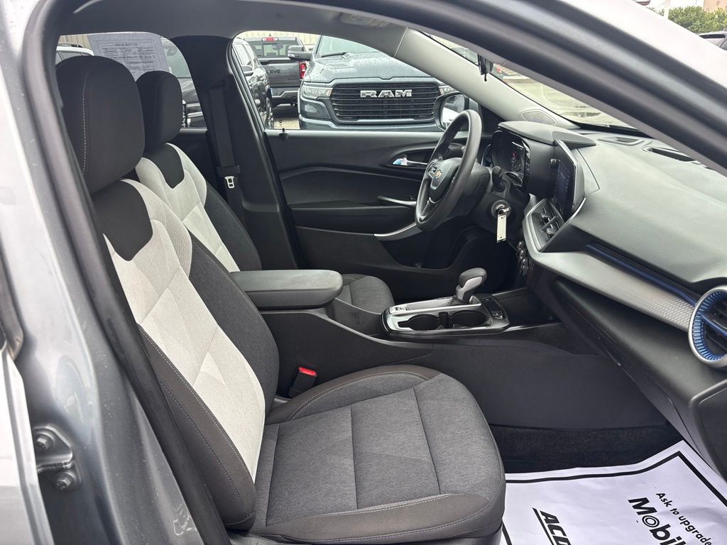 Used 2024 Chevrolet Trax SUV
