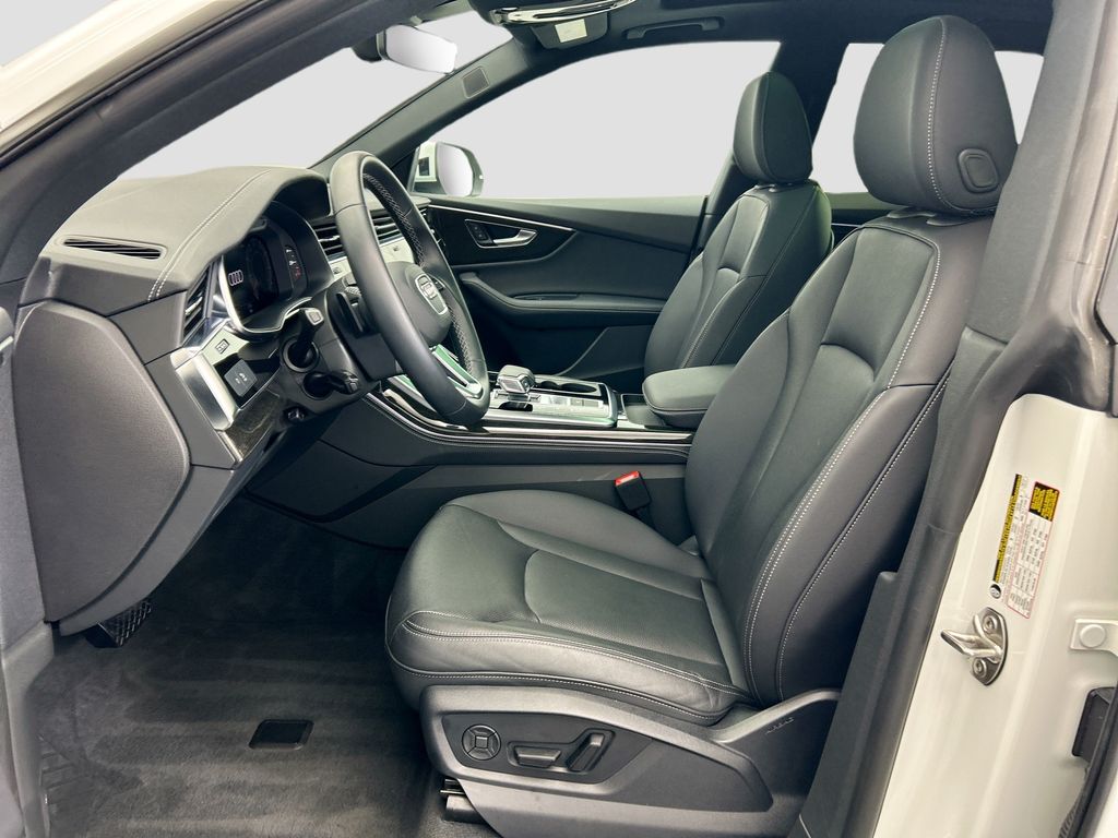 Thumbnail: 2025 Audi Q8 - 18