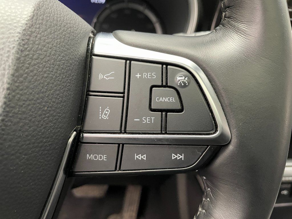 Thumbnail: 2021 Toyota Highlander - 23