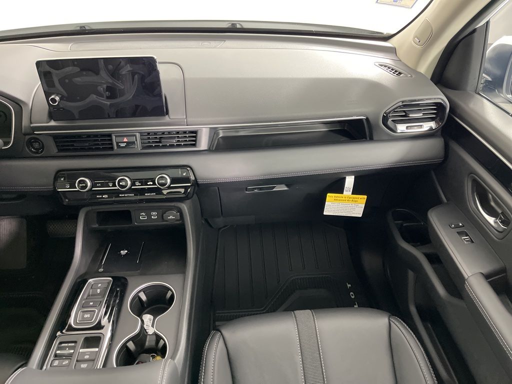 Thumbnail: 2025 Honda Pilot - 16