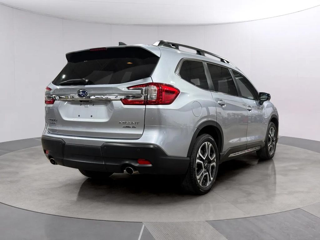 Used 2024 Ice Silver Metallic Subaru Limited image 3