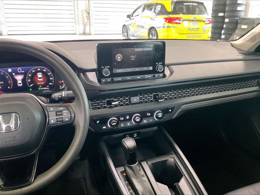 2023 Honda Accord — photo 18