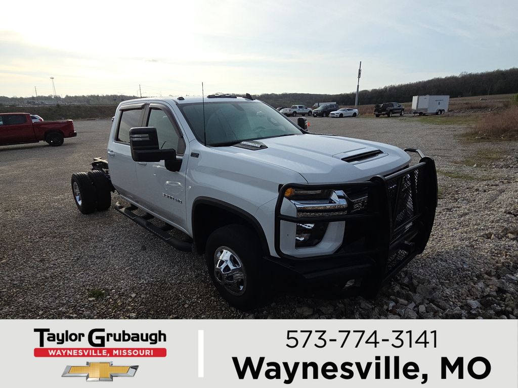 Summit White 2023 Chevrolet Silverado 3500HD LT Crew Cab LB 4WD Pickup Truck Four-Wheel Drive Automatic