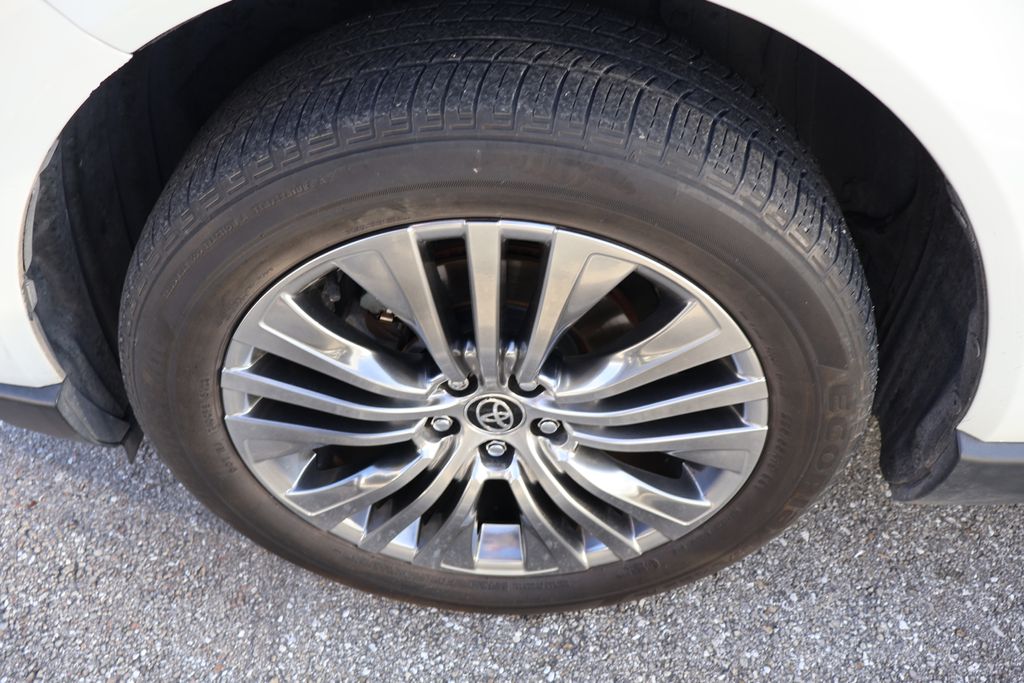 Thumbnail: 2022 Toyota Venza - 4