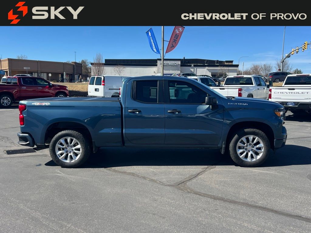 View vehicle photo 4