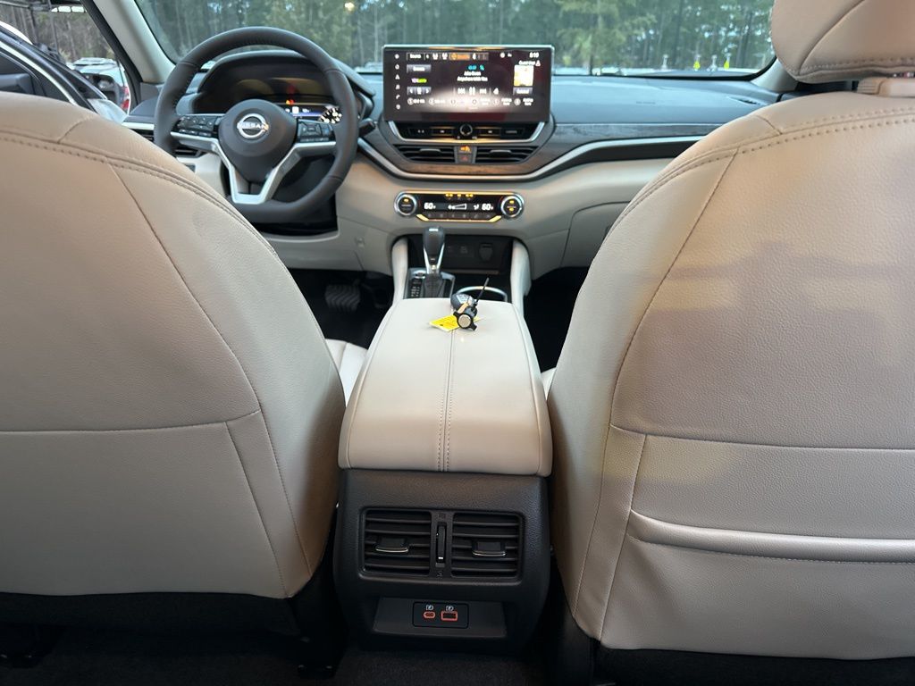 2025 Pearl White Tricoat Nissan Altima 2.5 SL FWD Sedan