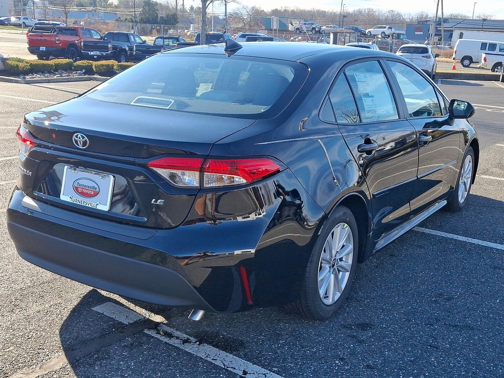 2025 Toyota Corolla LE 4