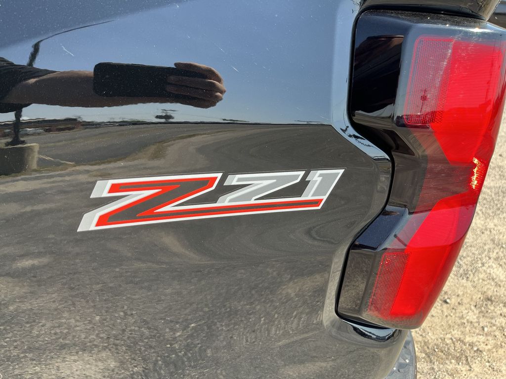 2023 Chevrolet Colorado Z71 32