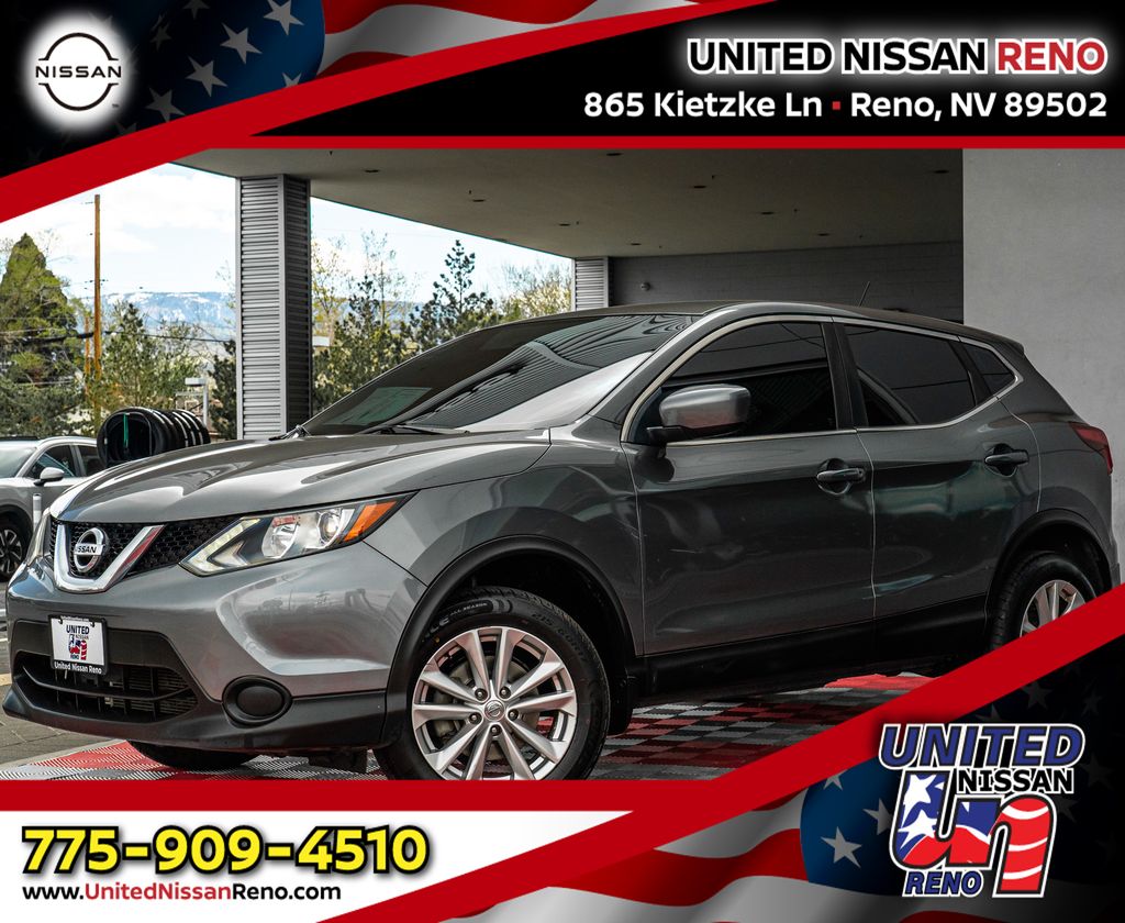 Gray (Gun Metallic) 2017 Nissan Rogue Sport SUV / Crossover Front-Wheel Drive Continuously Variable Transmission