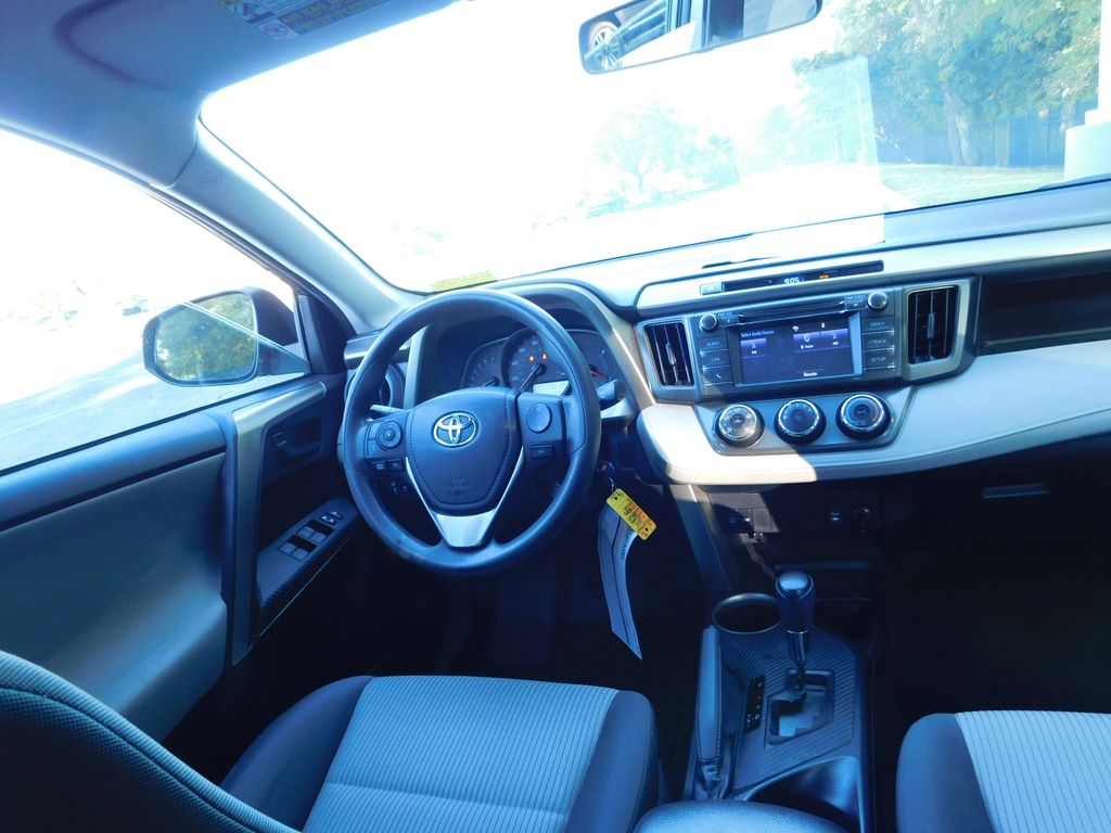 Thumbnail: 2015 Toyota RAV4 - 6