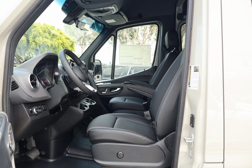 Thumbnail: 2026 Mercedes-Benz Sprinter - 6