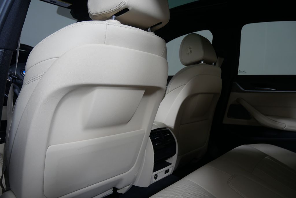 2021 BMW 5 Series 530i 16