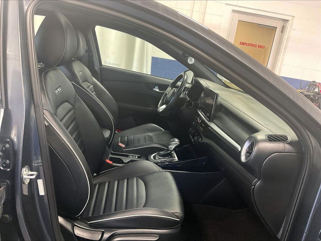 2024 Kia Forte — photo 11