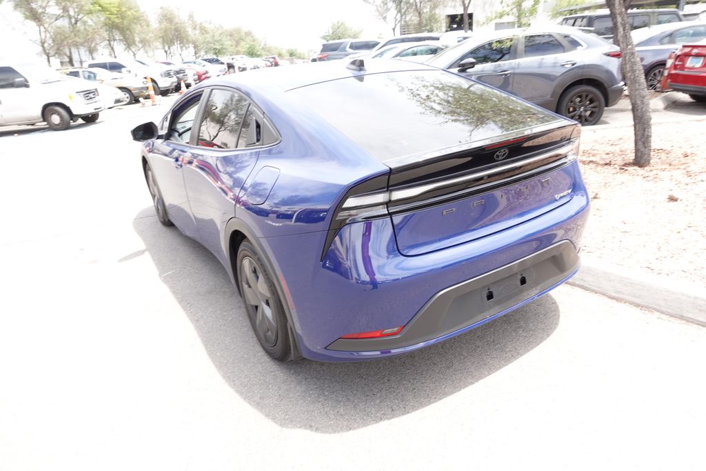 2026 Toyota Prius SE's photo