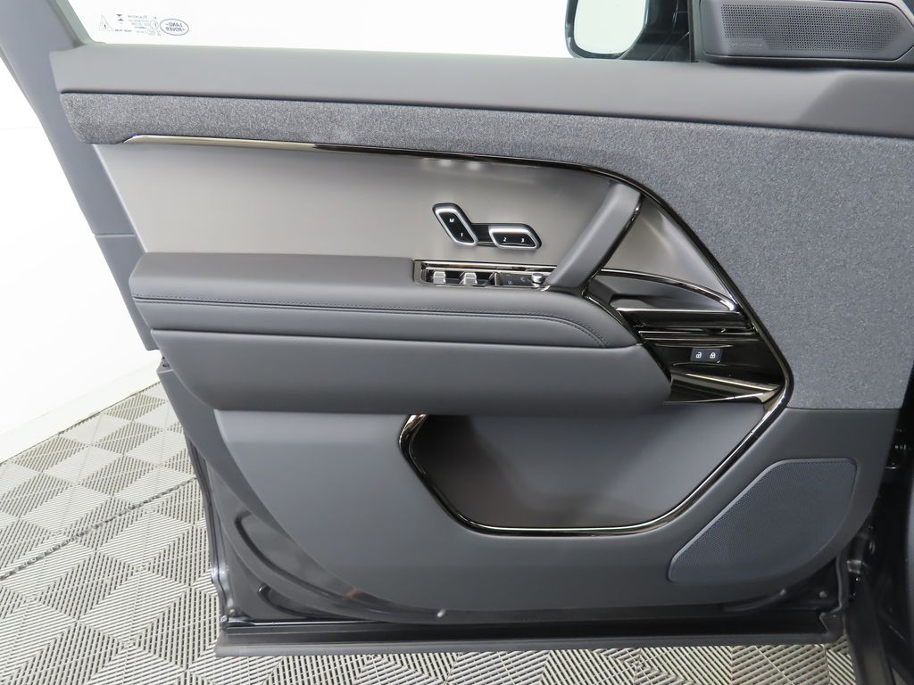 Thumbnail: 2026 Land Rover Range Rover Sport - 24