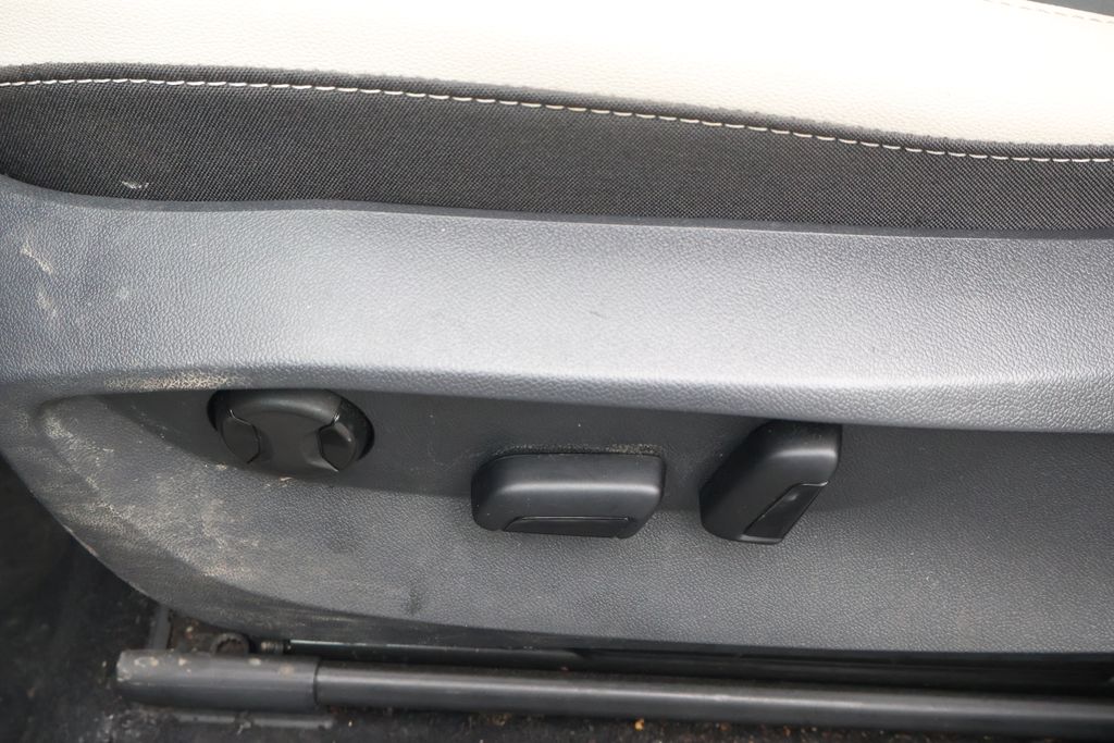 Thumbnail: 2025 Volkswagen Taos - 15