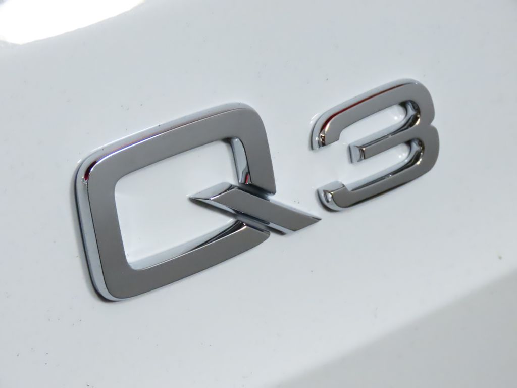 Thumbnail: 2025 Audi Q3 - 9