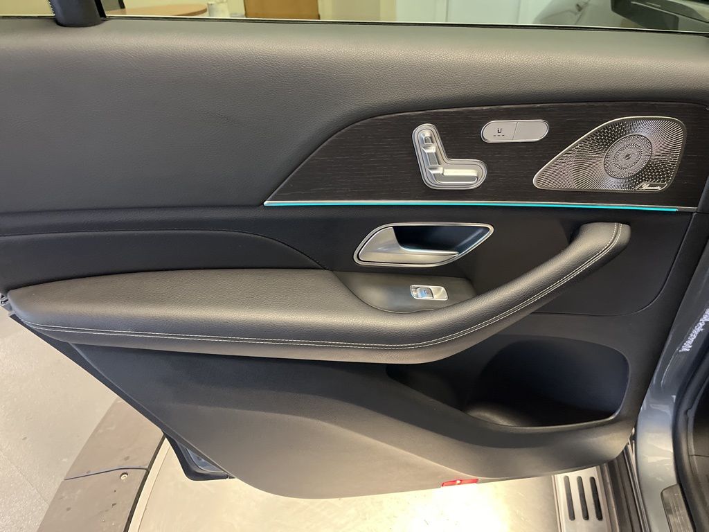 Thumbnail: 2022 Mercedes-Benz GLS - 24