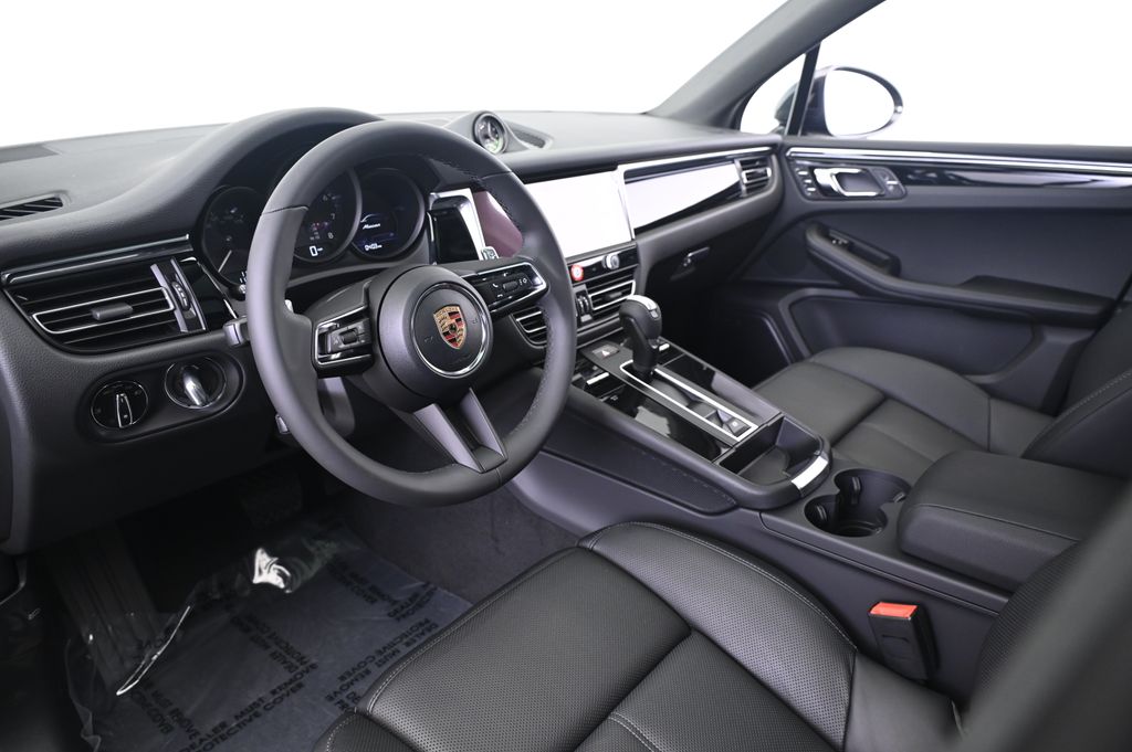 Thumbnail: 2025 Porsche Macan - 28