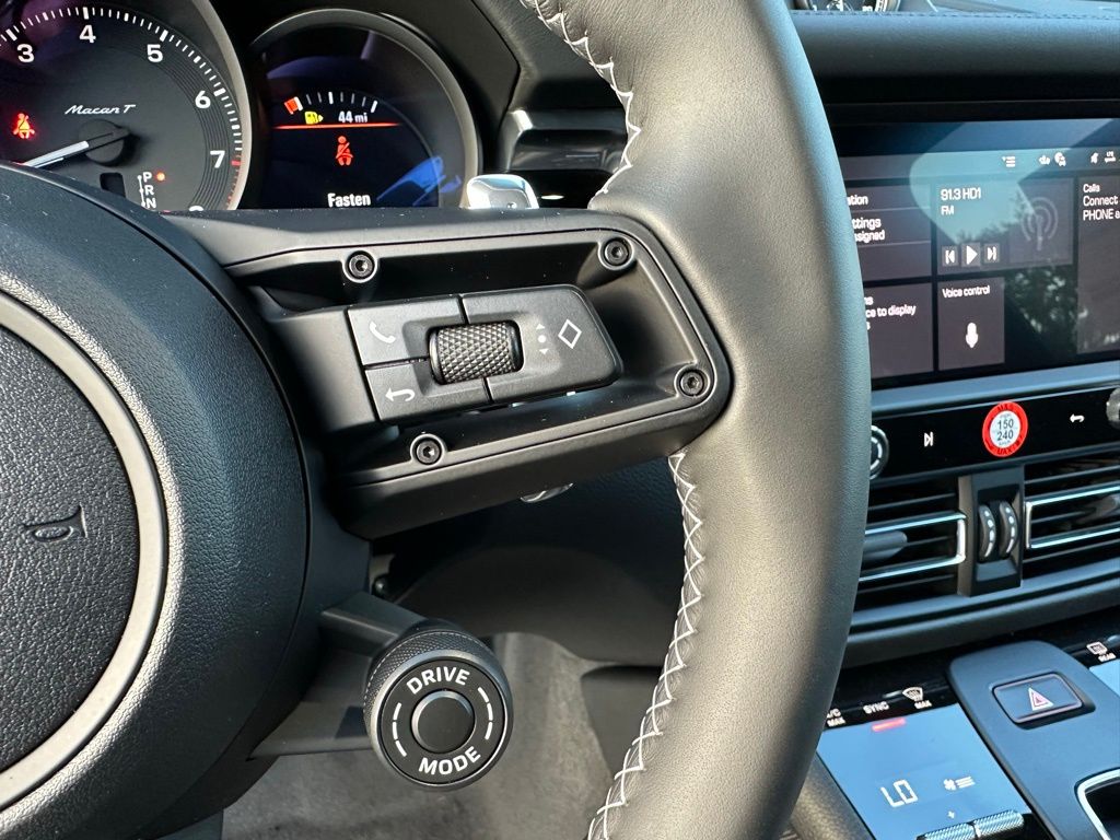 Thumbnail: 2026 Porsche Macan - 23