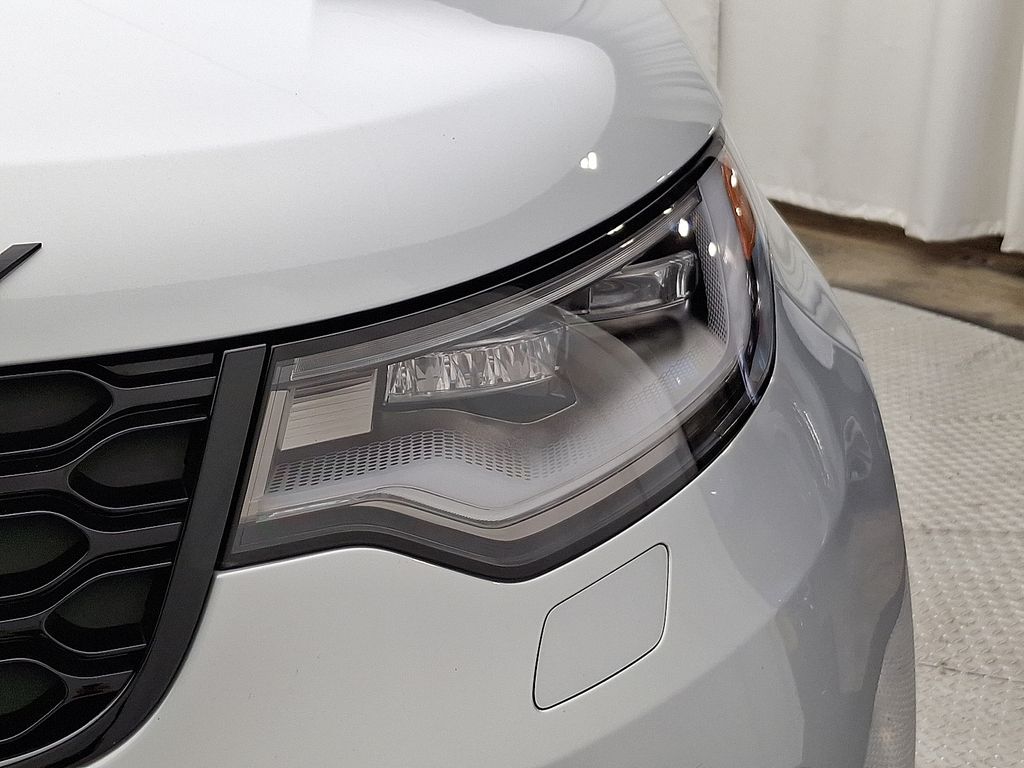 Thumbnail: 2024 Land Rover Discovery - 9