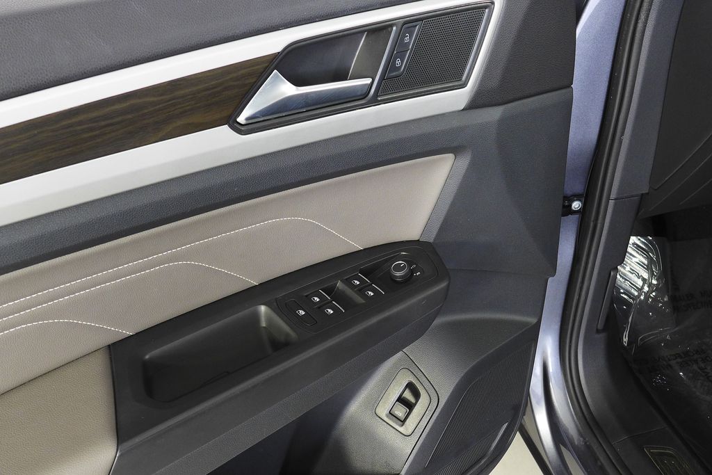 Thumbnail: 2022 Volkswagen Atlas - 12