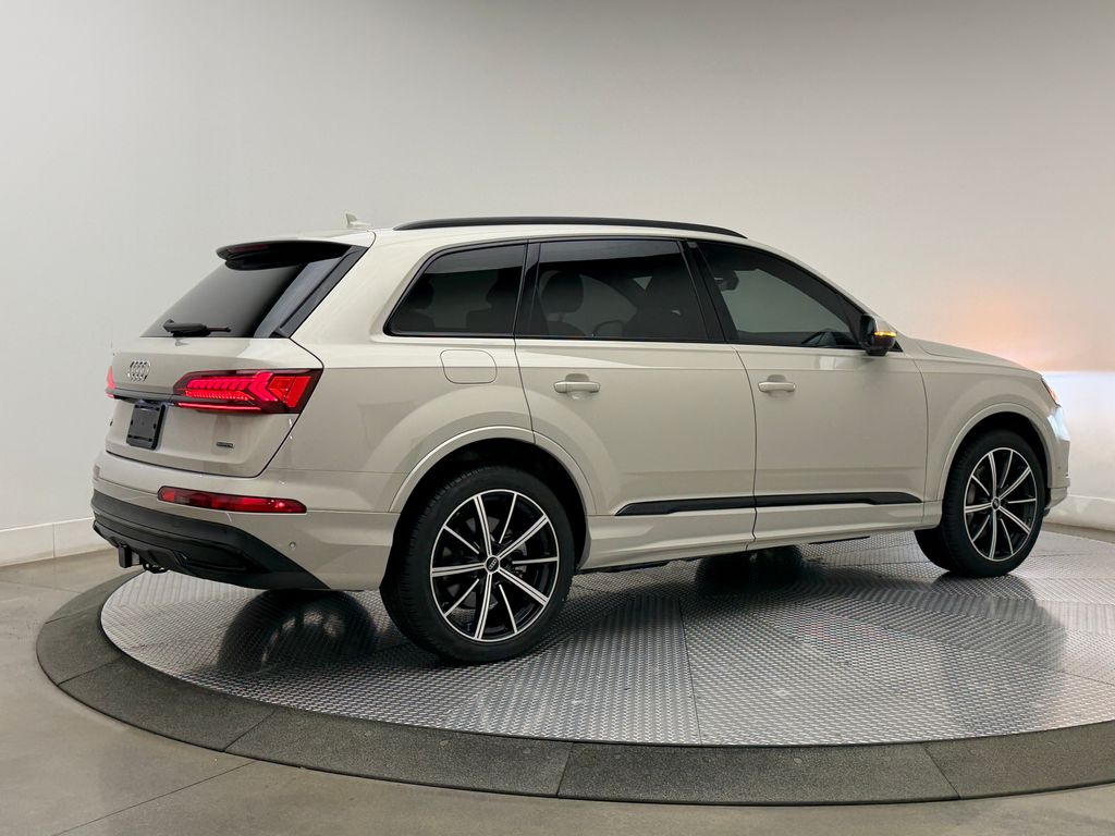 Thumbnail: 2023 Audi Q7 - 10