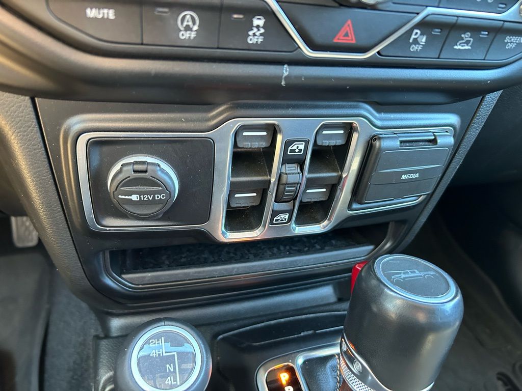 Thumbnail: 2022 Jeep Gladiator - 23