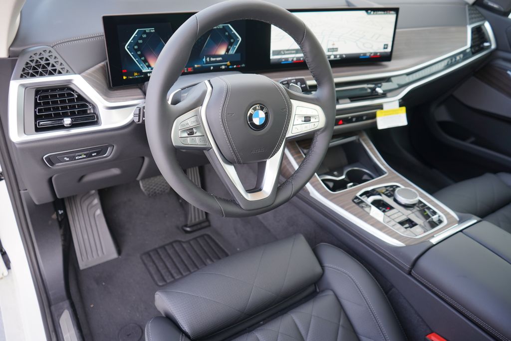 2025 BMW X7 xDrive40i 13