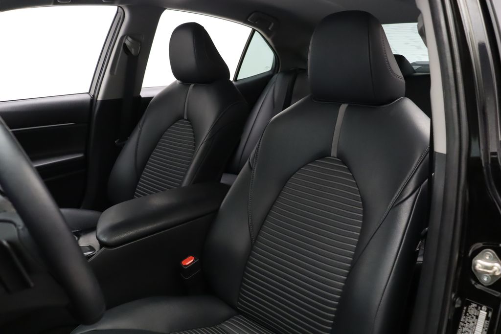 2019 Toyota Camry SE 13