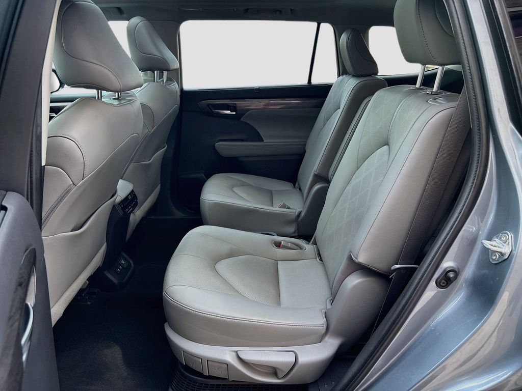 Thumbnail: 2020 Toyota Highlander - 21