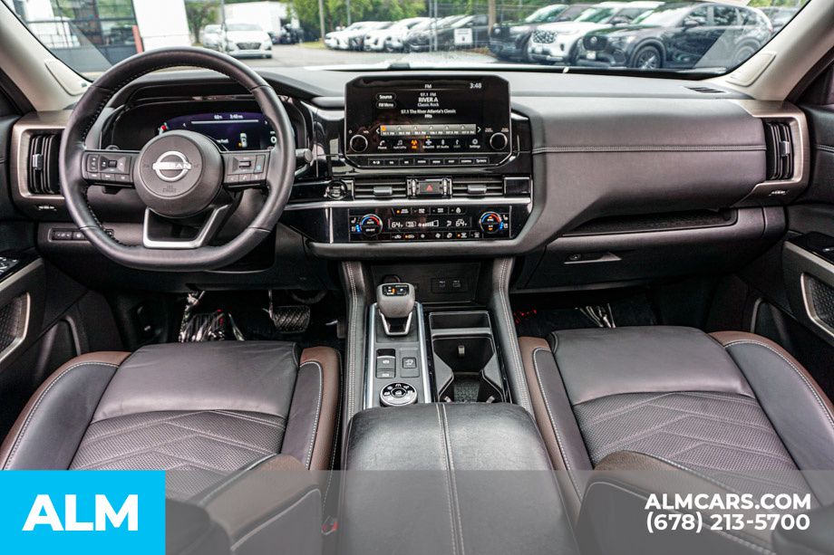 Used 2025 White Nissan Platinum image 27