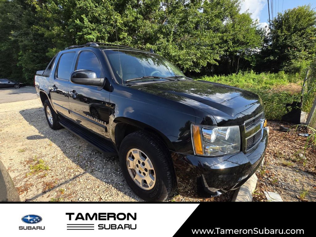Black 2008 Chevrolet Avalanche Pickup Truck 4X2 4-Speed Automatic Overdrive