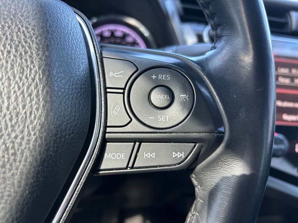 2020 Toyota Camry SE 19