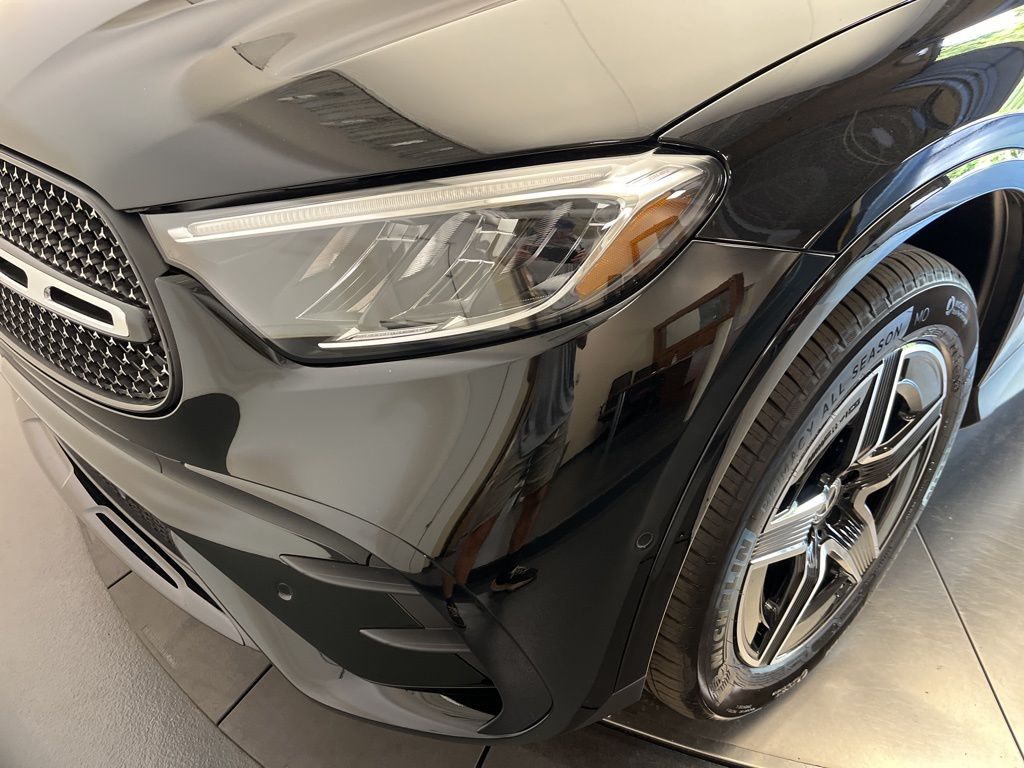 Thumbnail: 2026 Mercedes-Benz GLC - 9