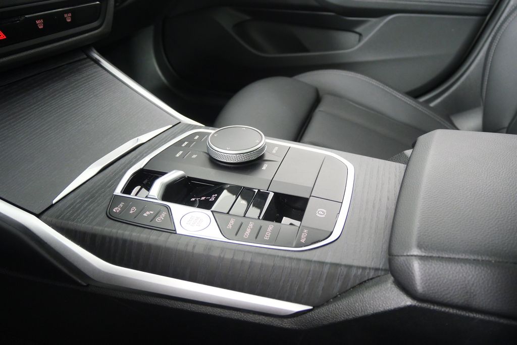 Thumbnail: 2025 BMW 4 Series - 26