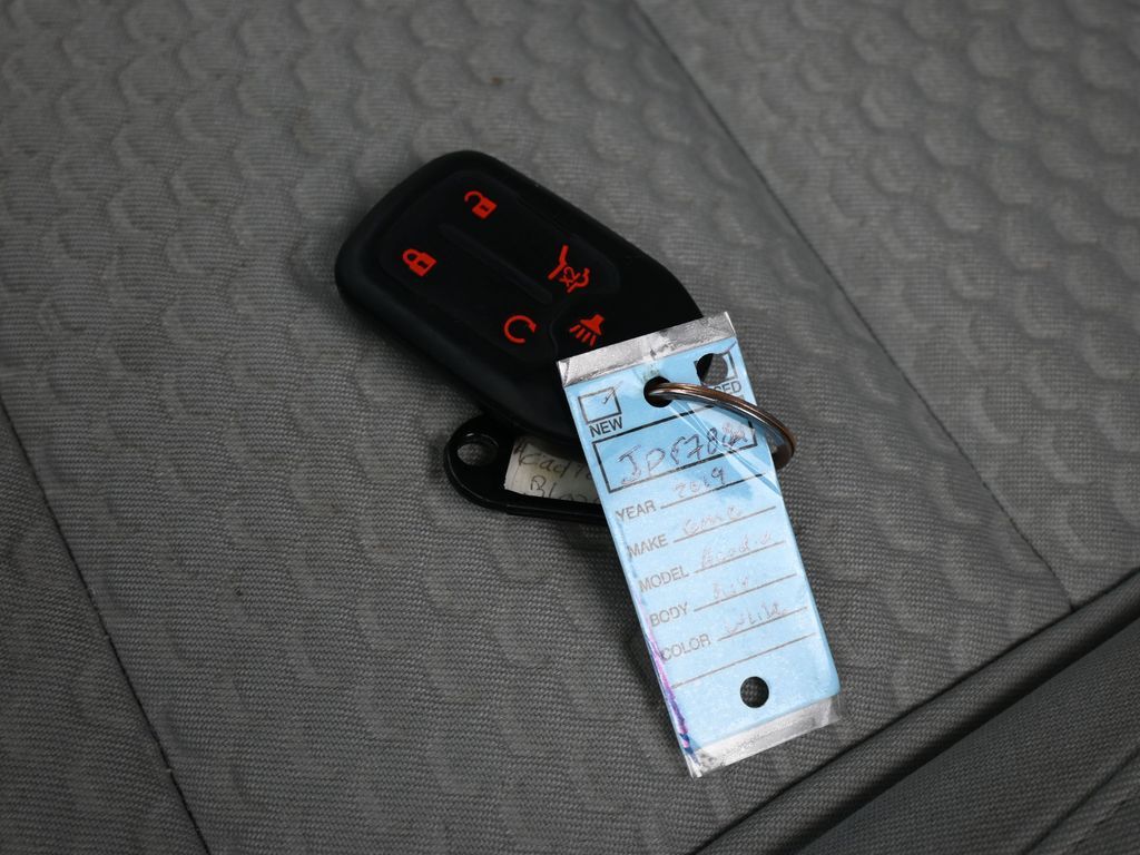 Used 2019 Summit White GMC SLE-2 image 26