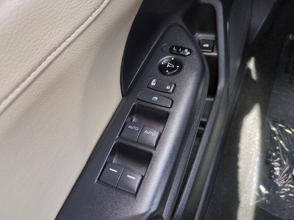 Used 2019 White Honda EX-L image 19